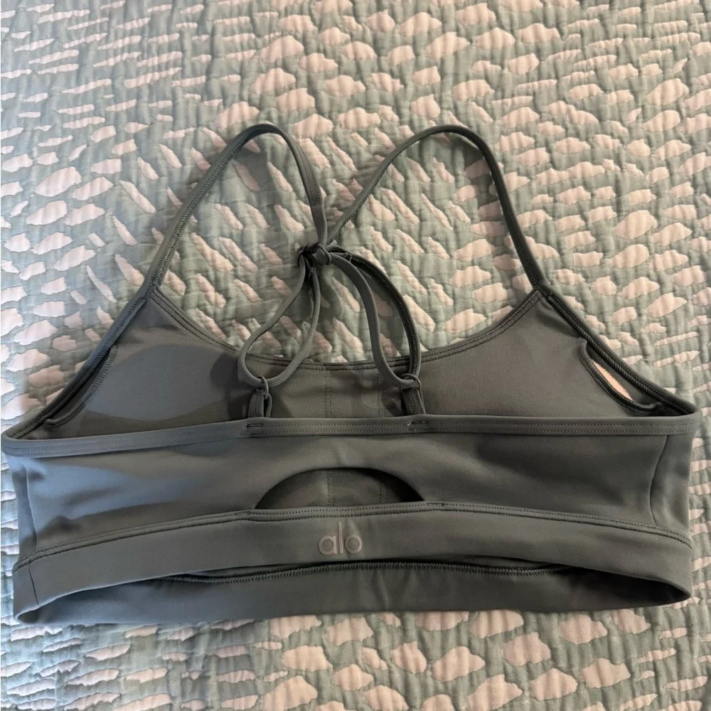 Alo airlift sports bra in cosmic grey - Picture 2 of 3